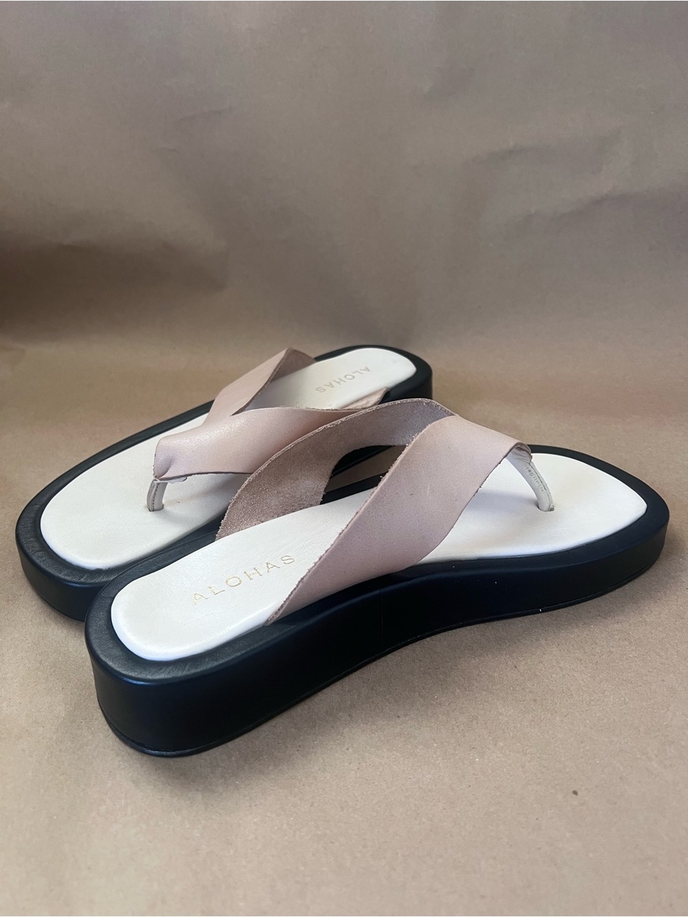 ALOHAS Leather Platform Thong Sandals with Black Sole